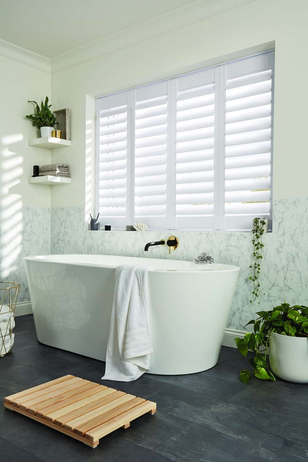 039 LL 2019 Shutters Arctic 89mm Moda Multi L Frame Full Height Bi Fold Bath Main2 Open Concealed MAIL