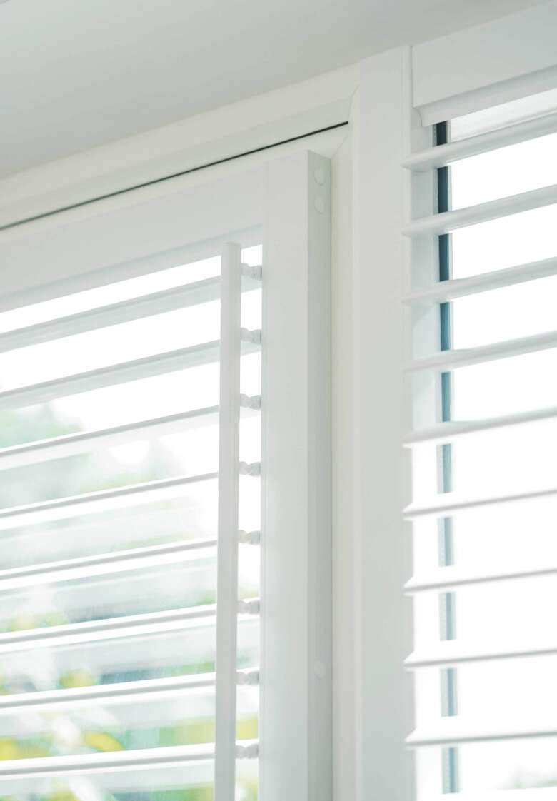 LL 2023 Perfect Fit Shutters Lite Cotton White Wand Web